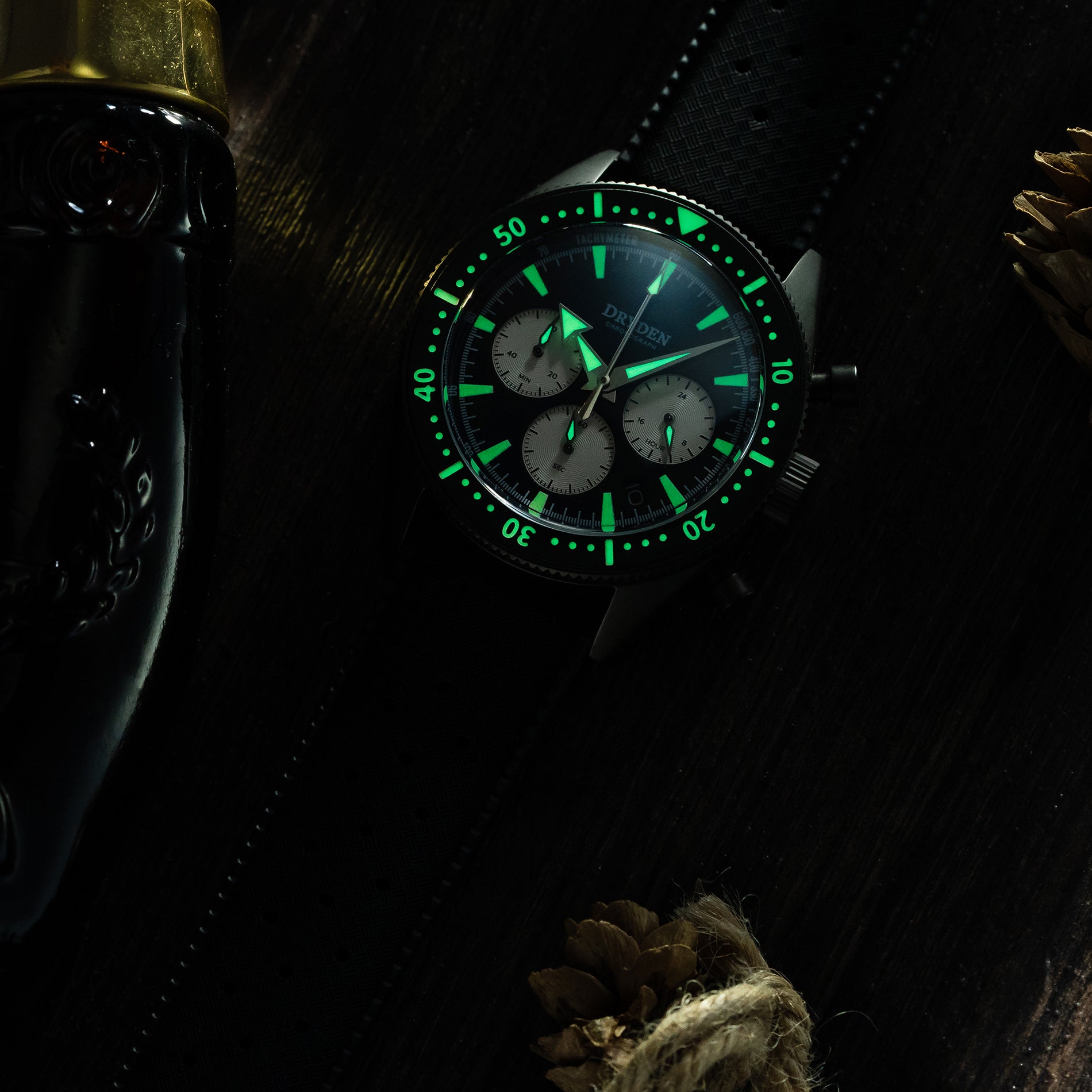 デコタイ Dryden Chrono Diver Series 1 - K7 PVD Vintage (Reverse Panda
